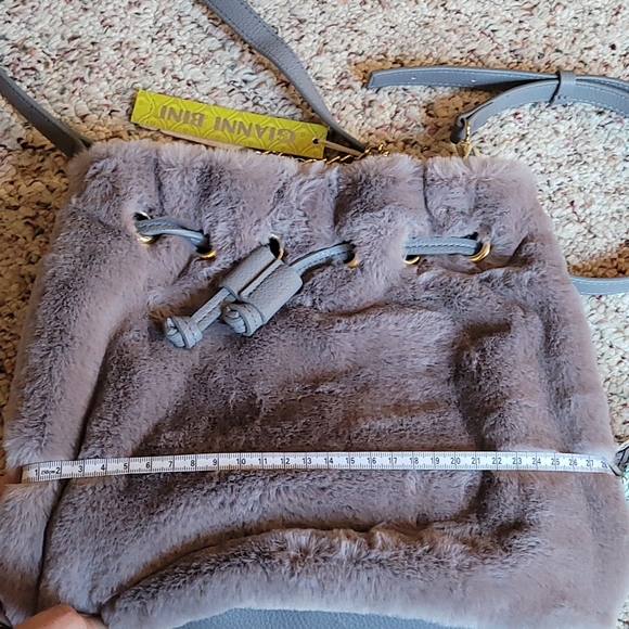 Gianna Bini gray faux fur purse - Picture 8 of 8